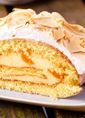 Marillen-Baiser-Roulade Rezept | Dr. Oetker