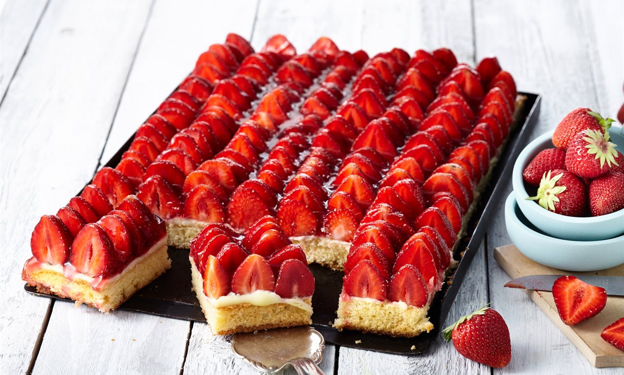 Picture - Erdbeerkuchen vom Blech_Dr. Oetker_Feindaten_quer.jpg